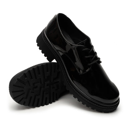 Zapato tipo choclo en material charol negro para niñas Yuyin 24271